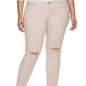 Jennifer Lopez skinny distressed jeans.